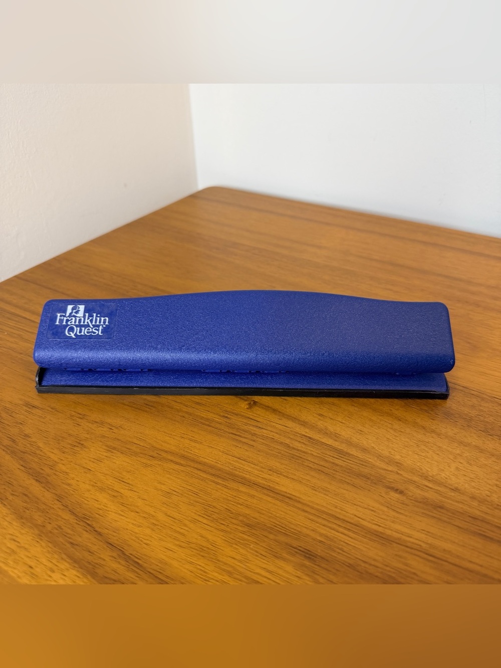 Franklin Covey/Quest ~ Compact Size ~ 6 Hole Punch - For Binder/Planner ~ Blue